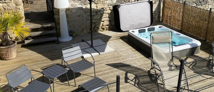 Suite Cabernet — Spa et jardin privatif extérieur